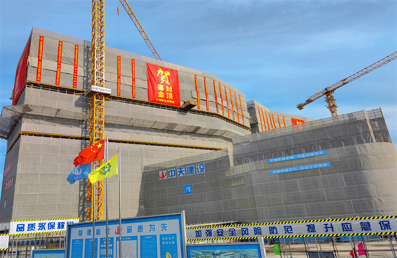 2024年10月30日，evo视讯三建上海新华泰医院项目主体封顶。